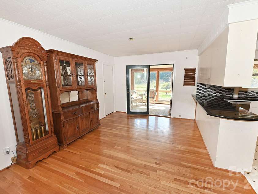 7320 Old Laurel Road, Hickory, NC 28168.  MLS# CAR4429570, YatesRealty ID 57134. 