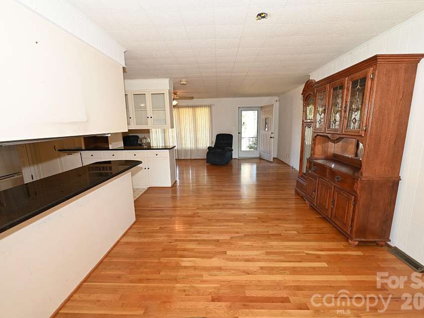 7320 Old Laurel Road, Hickory, NC 28168.  MLS# CAR4429570, YatesRealty ID 57134. 