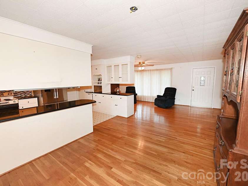 7320 Old Laurel Road, Hickory, NC 28168.  MLS# CAR4429570, YatesRealty ID 57134. 