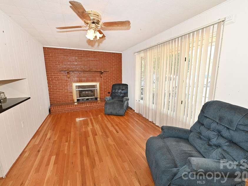 7320 Old Laurel Road, Hickory, NC 28168.  MLS# CAR4429570, YatesRealty ID 57134. 
