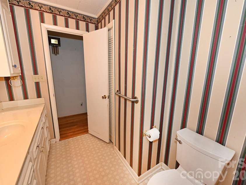 7320 Old Laurel Road, Hickory, NC 28168.  MLS# CAR4429570, YatesRealty ID 57134. 