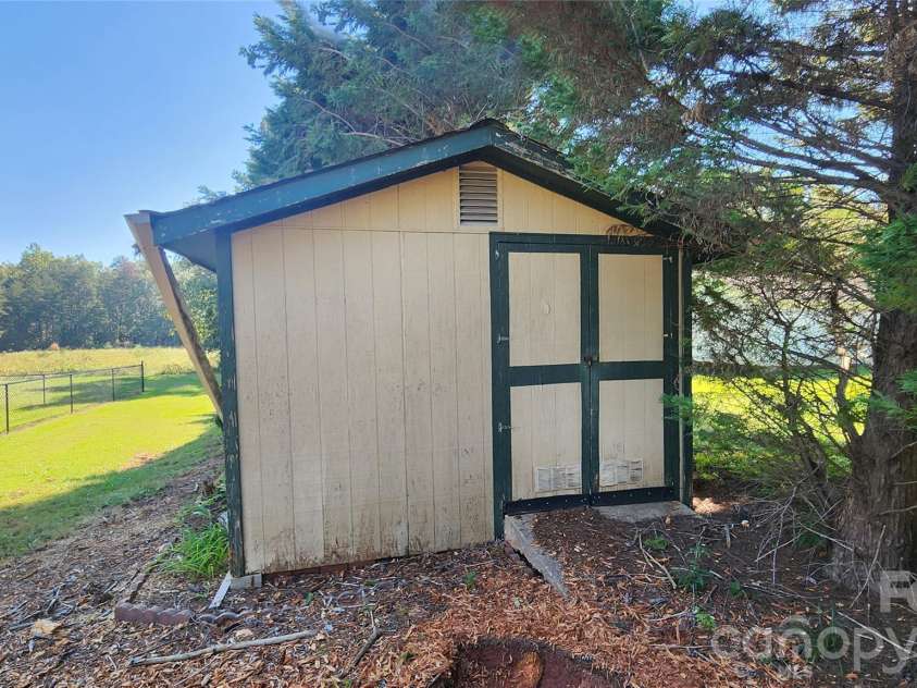 7320 Old Laurel Road, Hickory, NC 28168.  MLS# CAR4429570, YatesRealty ID 57134. 