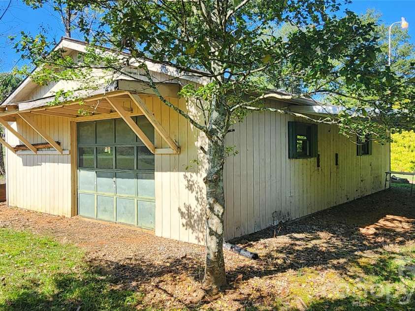 7320 Old Laurel Road, Hickory, NC 28168.  MLS# CAR4429570, YatesRealty ID 57134. Pottery Studio Back with garage door