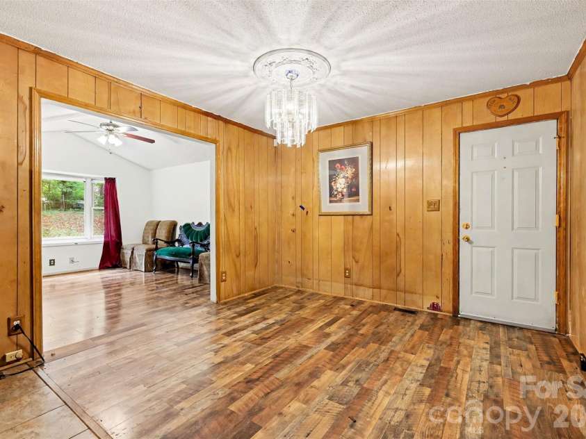 393 Carson Drive, Gastonia, NC 28052.  MLS# CAR4432402, YatesRealty ID 57135. 