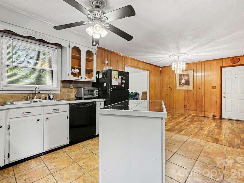 393 Carson Drive, Gastonia, NC 28052.  MLS# CAR4432402, YatesRealty ID 57135. 