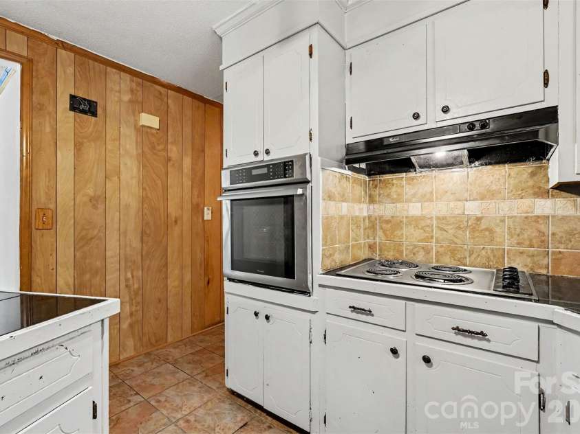 393 Carson Drive, Gastonia, NC 28052.  MLS# CAR4432402, YatesRealty ID 57135. 