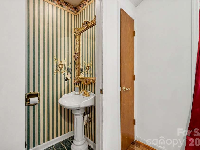 393 Carson Drive, Gastonia, NC 28052.  MLS# CAR4432402, YatesRealty ID 57135. 