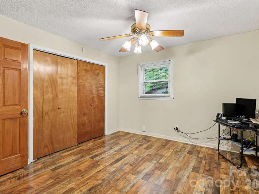 393 Carson Drive, Gastonia, NC 28052.  MLS# CAR4432402, YatesRealty ID 57135. 
