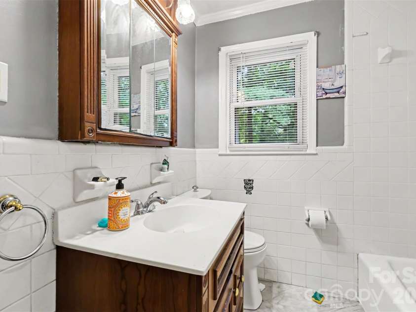 393 Carson Drive, Gastonia, NC 28052.  MLS# CAR4432402, YatesRealty ID 57135. 