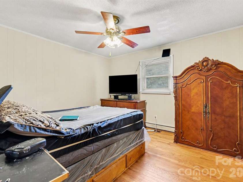 393 Carson Drive, Gastonia, NC 28052.  MLS# CAR4432402, YatesRealty ID 57135. 