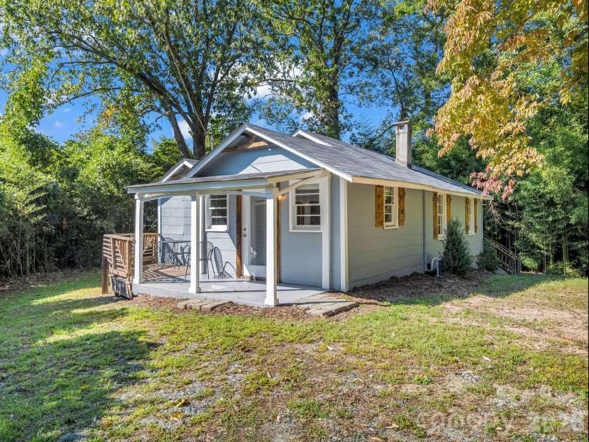 51 Shepherd Street, Tryon, NC 28782.  MLS# CAR4434123, YatesRealty ID 57136. One level