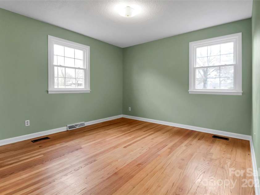 1330 Crestview Drive, Shelby, NC 28150.  MLS# CAR4206206, YatesRealty ID 5714. 