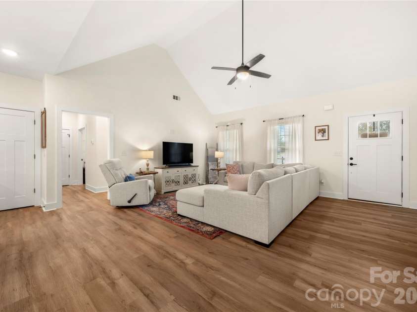 3073 Meadowcrest Drive, Clover, SC 29710.  MLS# CAR4345554, YatesRealty ID 5714. 