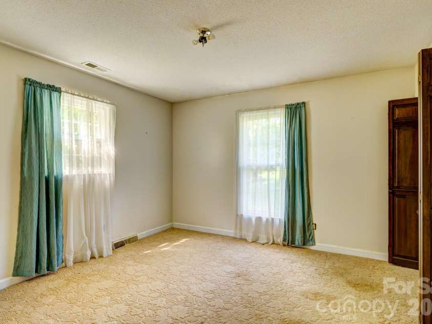 205 Forest Dellinger Road, Bessemer City, NC 28016.  MLS# CAR4428495, YatesRealty ID 57140. 