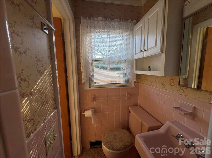 94 Tulip Avenue, Concord, NC 28025.  MLS# CAR4435284, YatesRealty ID 57141. Primary bathroom
