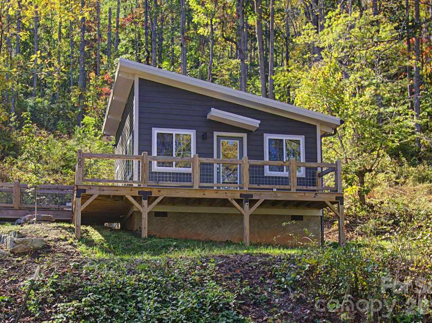 105 Escape Drive, Asheville, NC 28803.  MLS# CAR4434753, YatesRealty ID 57143. 