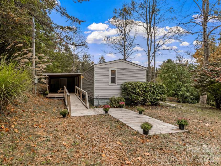 50 Wild Iris Drive, Burnsville, NC 28714.  MLS# CAR4435179, YatesRealty ID 57145. 