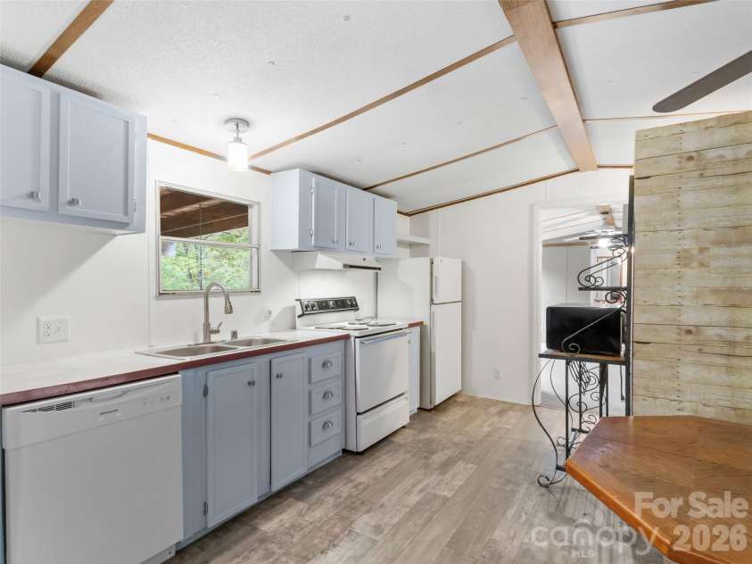 50 Wild Iris Drive, Burnsville, NC 28714.  MLS# CAR4435179, YatesRealty ID 57145. 