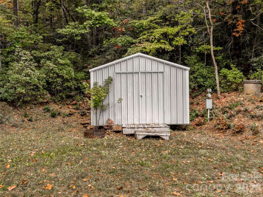 50 Wild Iris Drive, Burnsville, NC 28714.  MLS# CAR4435179, YatesRealty ID 57145. 