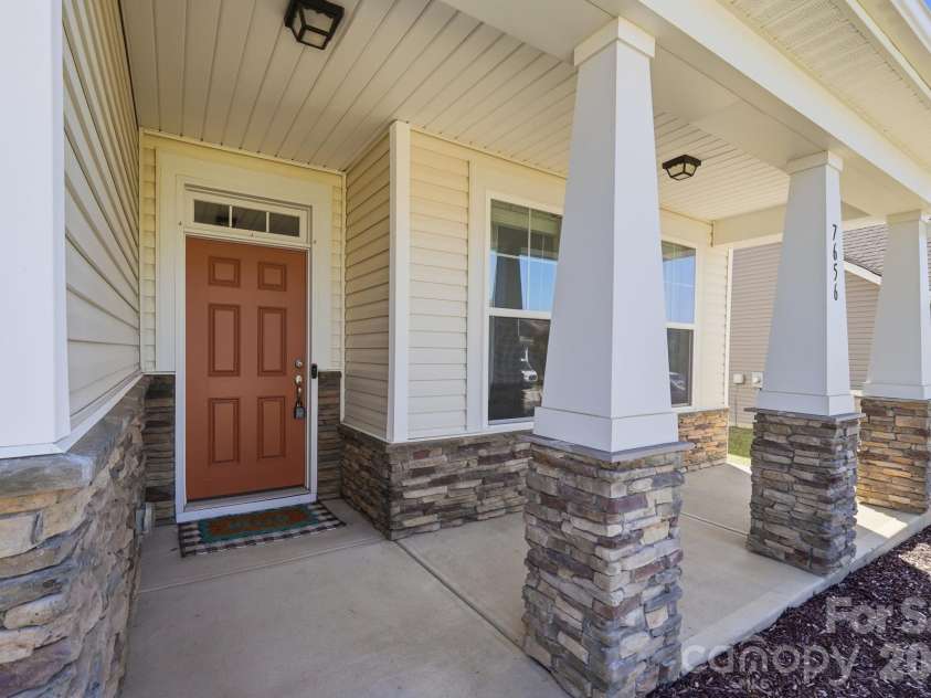 7656 Tanglewood Way, Denver, NC 28037.  MLS# CAR4434758, YatesRealty ID 57146. Covered front porch