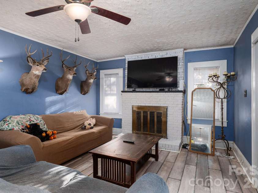 407 3rd Avenue, Hickory, NC 28602.  MLS# CAR4435465, YatesRealty ID 57147. 