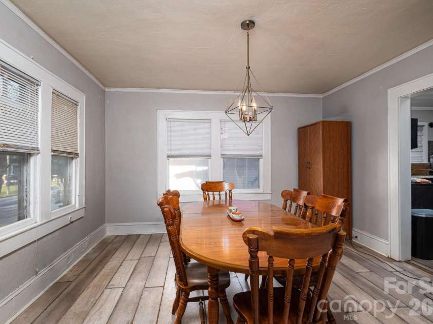 407 3rd Avenue, Hickory, NC 28602.  MLS# CAR4435465, YatesRealty ID 57147. 
