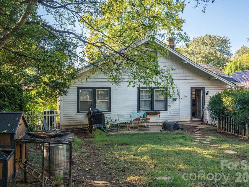 407 3rd Avenue, Hickory, NC 28602.  MLS# CAR4435465, YatesRealty ID 57147. 