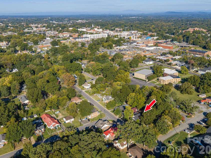 407 3rd Avenue, Hickory, NC 28602.  MLS# CAR4435465, YatesRealty ID 57147. Centrally located