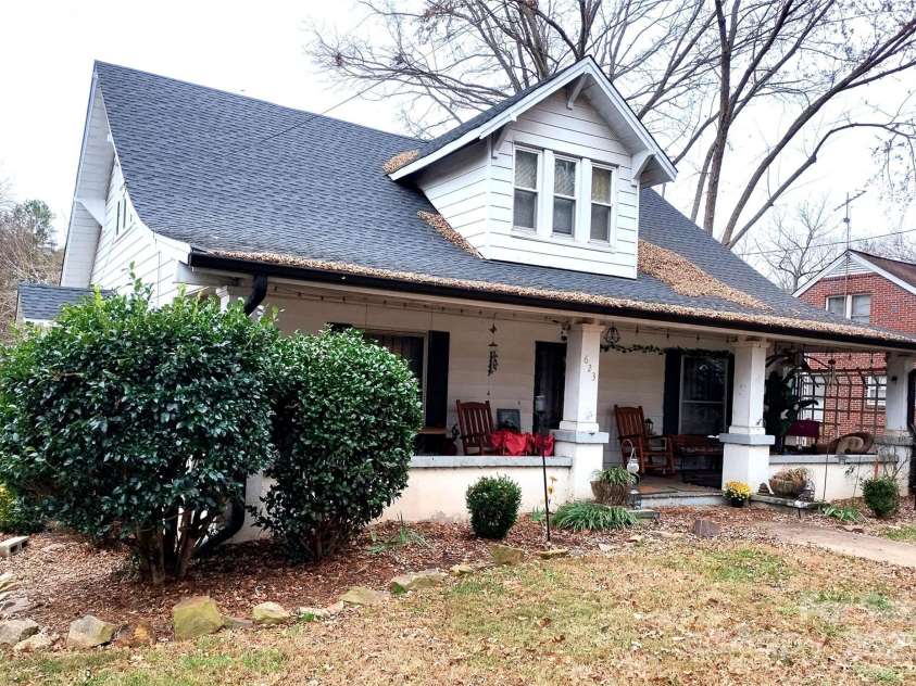 623 4th Avenue, Hickory, NC 28602.  MLS# CAR4327515, YatesRealty ID 5715. 