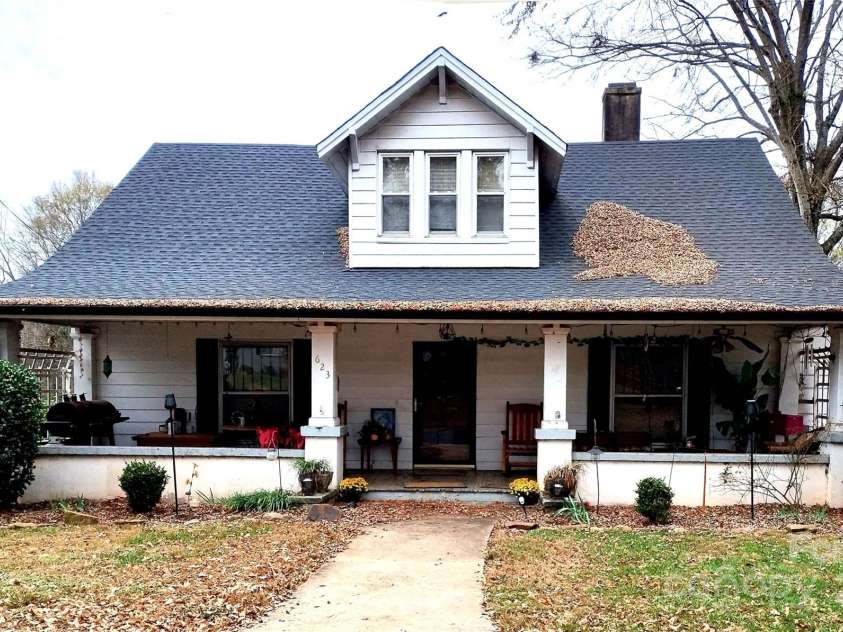 623 4th Avenue, Hickory, NC 28602.  MLS# CAR4327515, YatesRealty ID 5715. 