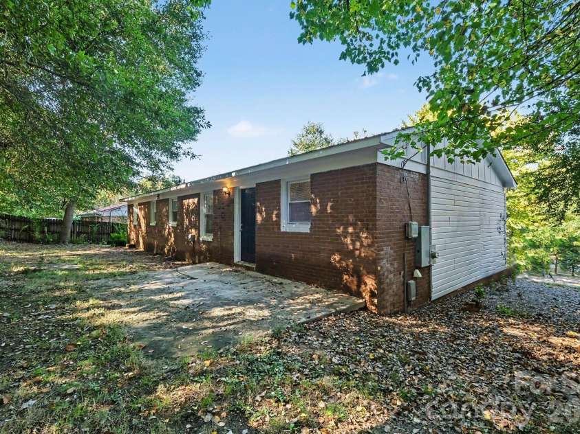 306 Hubbard Street, Lincolnton, NC 28092.  MLS# CAR4435443, YatesRealty ID 57150. 