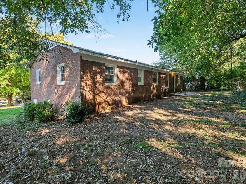 306 Hubbard Street, Lincolnton, NC 28092.  MLS# CAR4435443, YatesRealty ID 57150. 