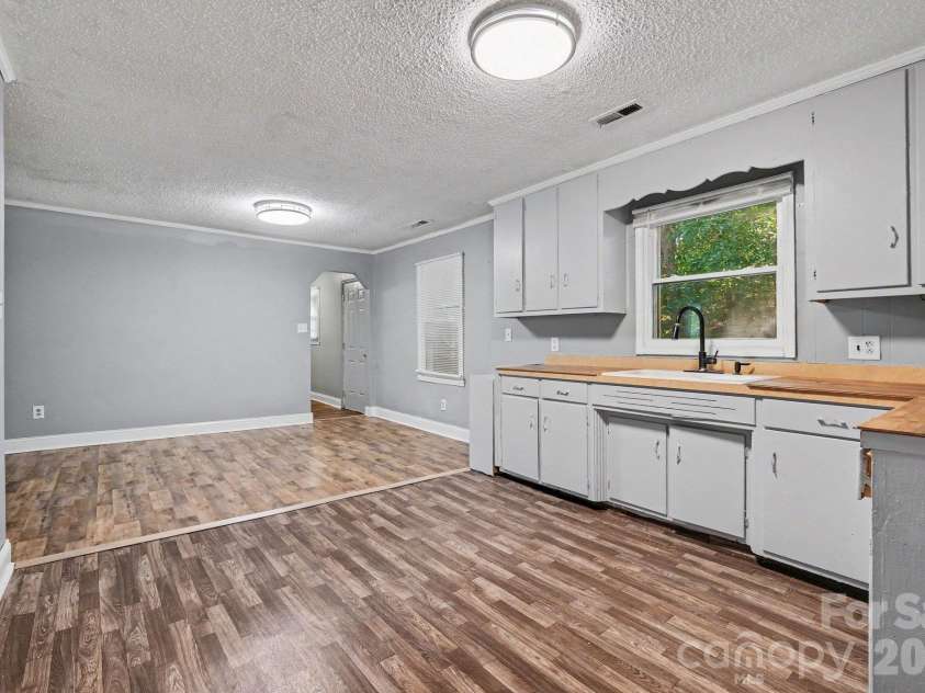 306 Hubbard Street, Lincolnton, NC 28092.  MLS# CAR4435443, YatesRealty ID 57150. 
