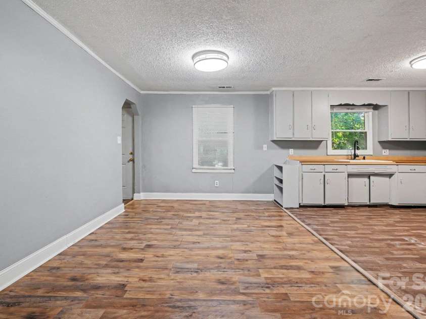 306 Hubbard Street, Lincolnton, NC 28092.  MLS# CAR4435443, YatesRealty ID 57150. 