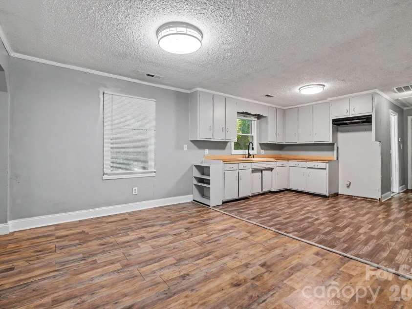 306 Hubbard Street, Lincolnton, NC 28092.  MLS# CAR4435443, YatesRealty ID 57150. 
