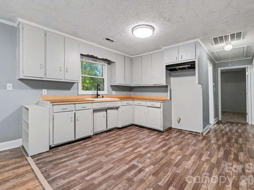 306 Hubbard Street, Lincolnton, NC 28092.  MLS# CAR4435443, YatesRealty ID 57150. 