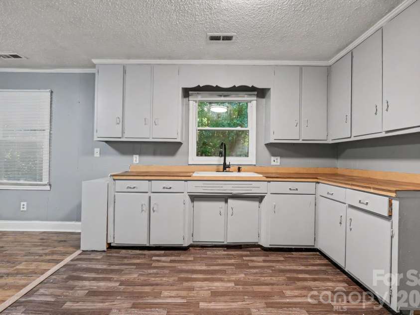306 Hubbard Street, Lincolnton, NC 28092.  MLS# CAR4435443, YatesRealty ID 57150. 