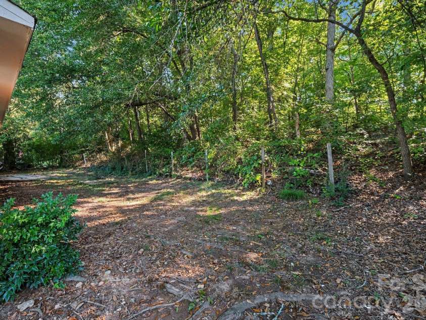306 Hubbard Street, Lincolnton, NC 28092.  MLS# CAR4435443, YatesRealty ID 57150. 