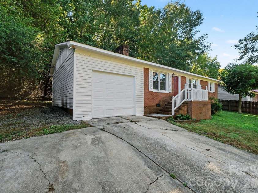 306 Hubbard Street, Lincolnton, NC 28092.  MLS# CAR4435443, YatesRealty ID 57150. 
