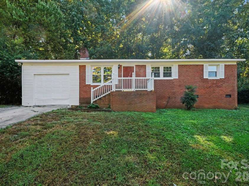 306 Hubbard Street, Lincolnton, NC 28092.  MLS# CAR4435443, YatesRealty ID 57150. 