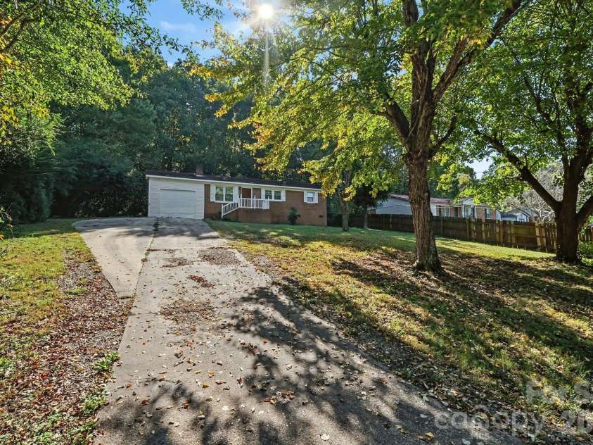 306 Hubbard Street, Lincolnton, NC 28092.  MLS# CAR4435443, YatesRealty ID 57150. 