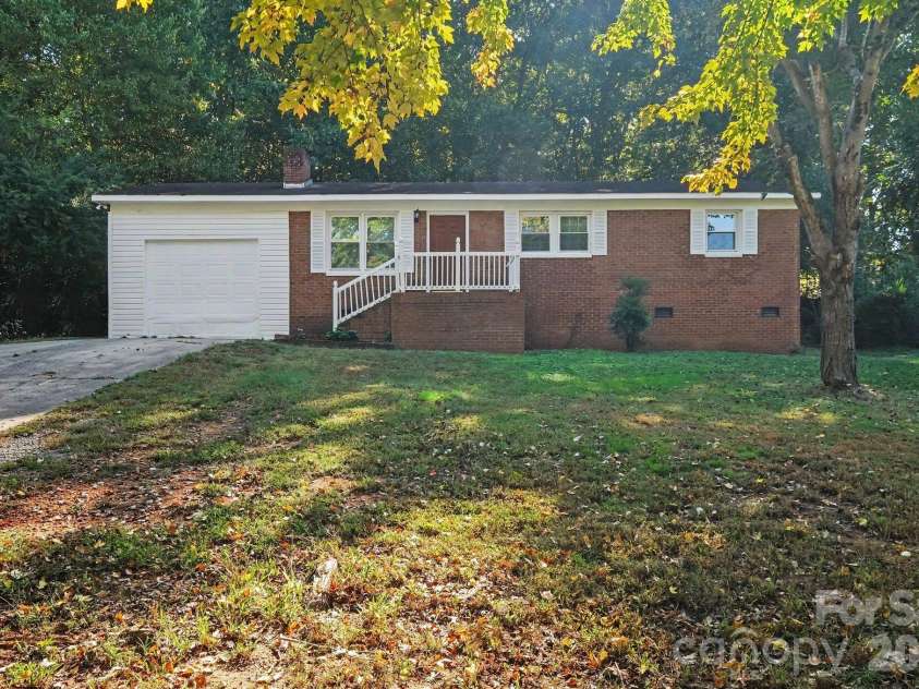 306 Hubbard Street, Lincolnton, NC 28092.  MLS# CAR4435443, YatesRealty ID 57150. 
