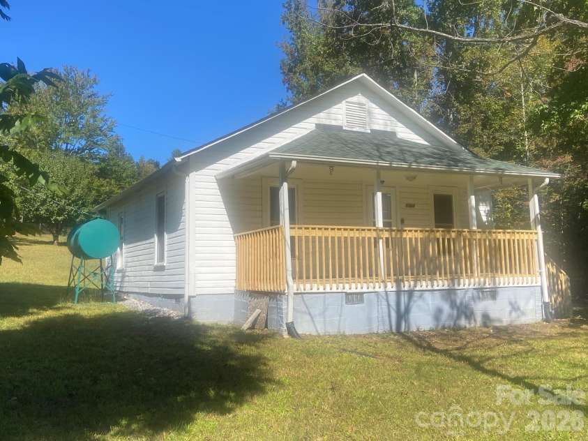 5924 Chapman Drive, Morganton, NC 28655.  MLS# CAR4434311, YatesRealty ID 57151. 