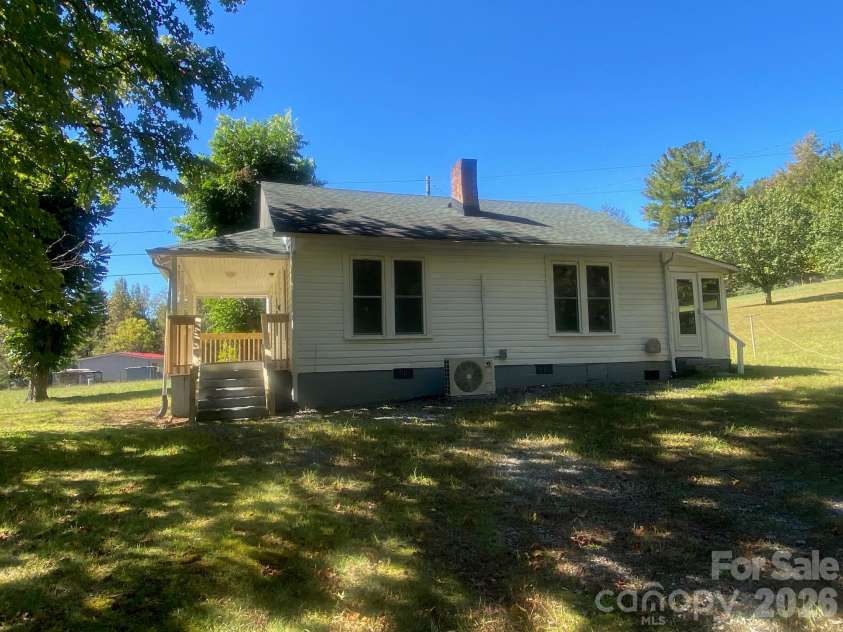 5924 Chapman Drive, Morganton, NC 28655.  MLS# CAR4434311, YatesRealty ID 57151. 