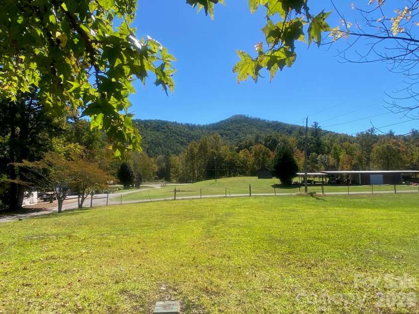 5924 Chapman Drive, Morganton, NC 28655.  MLS# CAR4434311, YatesRealty ID 57151. 