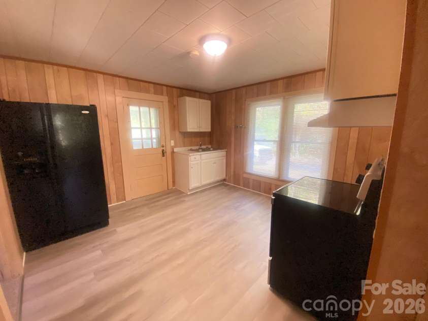 5924 Chapman Drive, Morganton, NC 28655.  MLS# CAR4434311, YatesRealty ID 57151. 