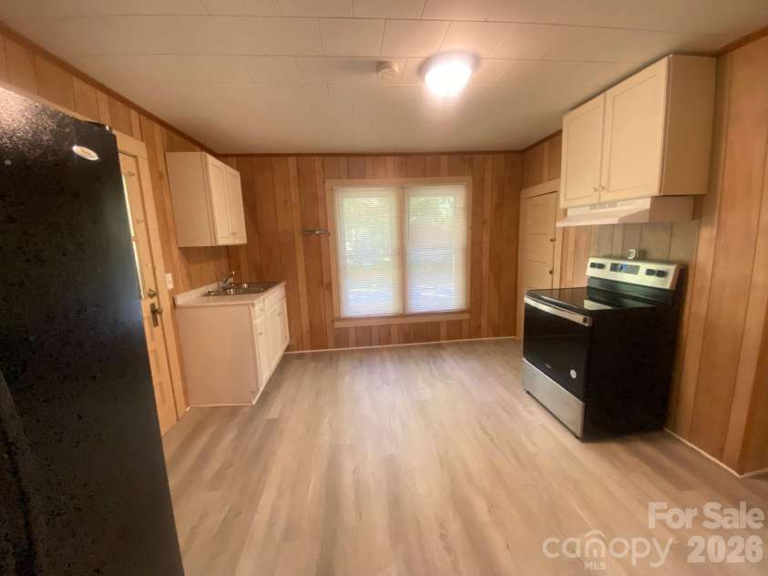 5924 Chapman Drive, Morganton, NC 28655.  MLS# CAR4434311, YatesRealty ID 57151. 