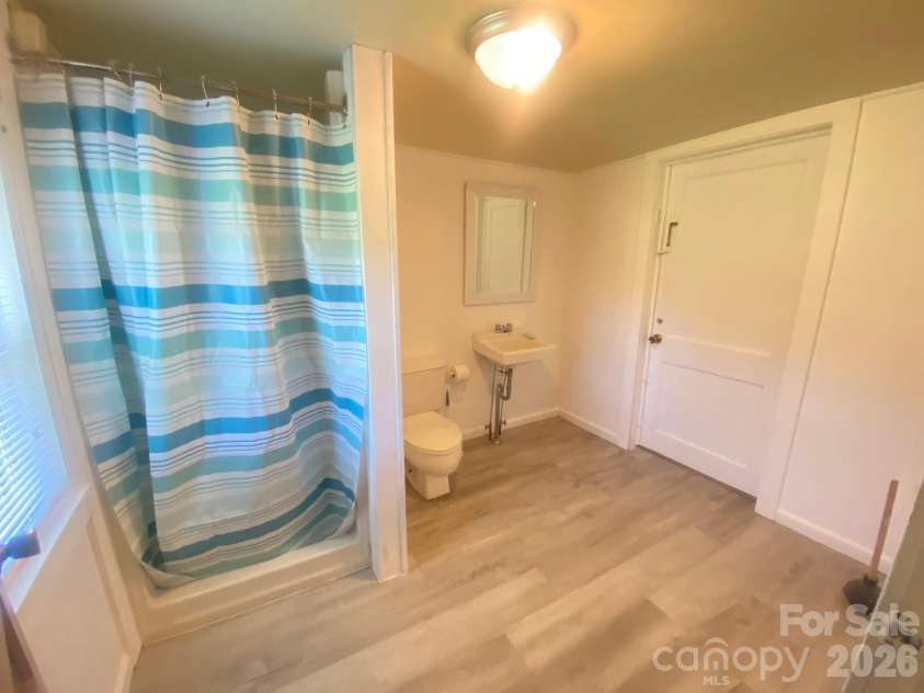 5924 Chapman Drive, Morganton, NC 28655.  MLS# CAR4434311, YatesRealty ID 57151. 