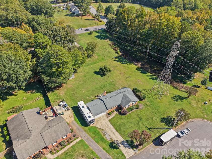 3152 Erskine Drive, Gastonia, NC 28054.  MLS# CAR4435462, YatesRealty ID 57152. 