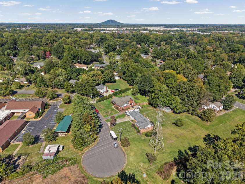 3152 Erskine Drive, Gastonia, NC 28054.  MLS# CAR4435462, YatesRealty ID 57152. 